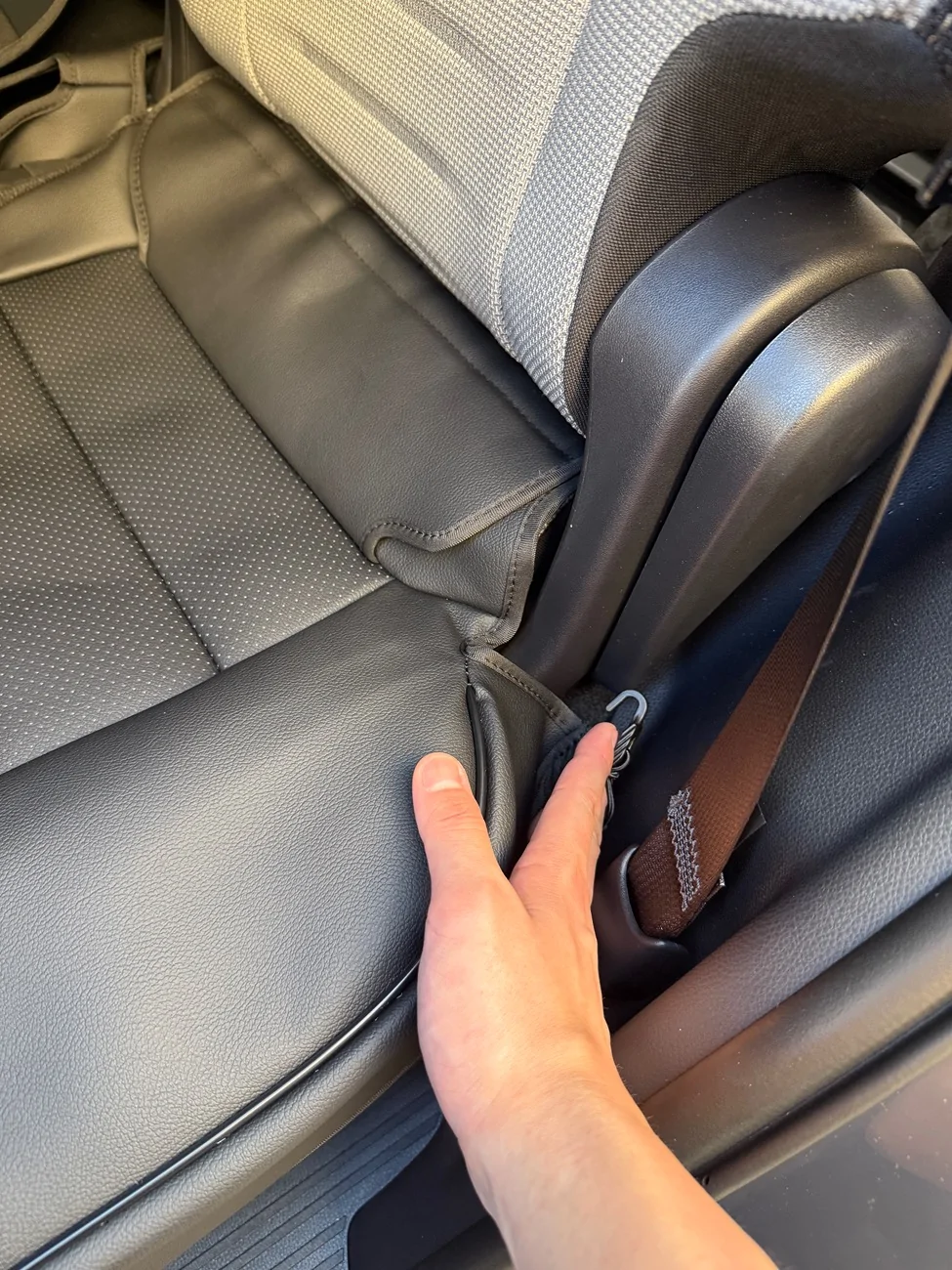 2025 4runner 6th gen EKR faux leather seat covers installed on 6th gen 4Runner SR5 -- photos, install tips, review IMG_5349