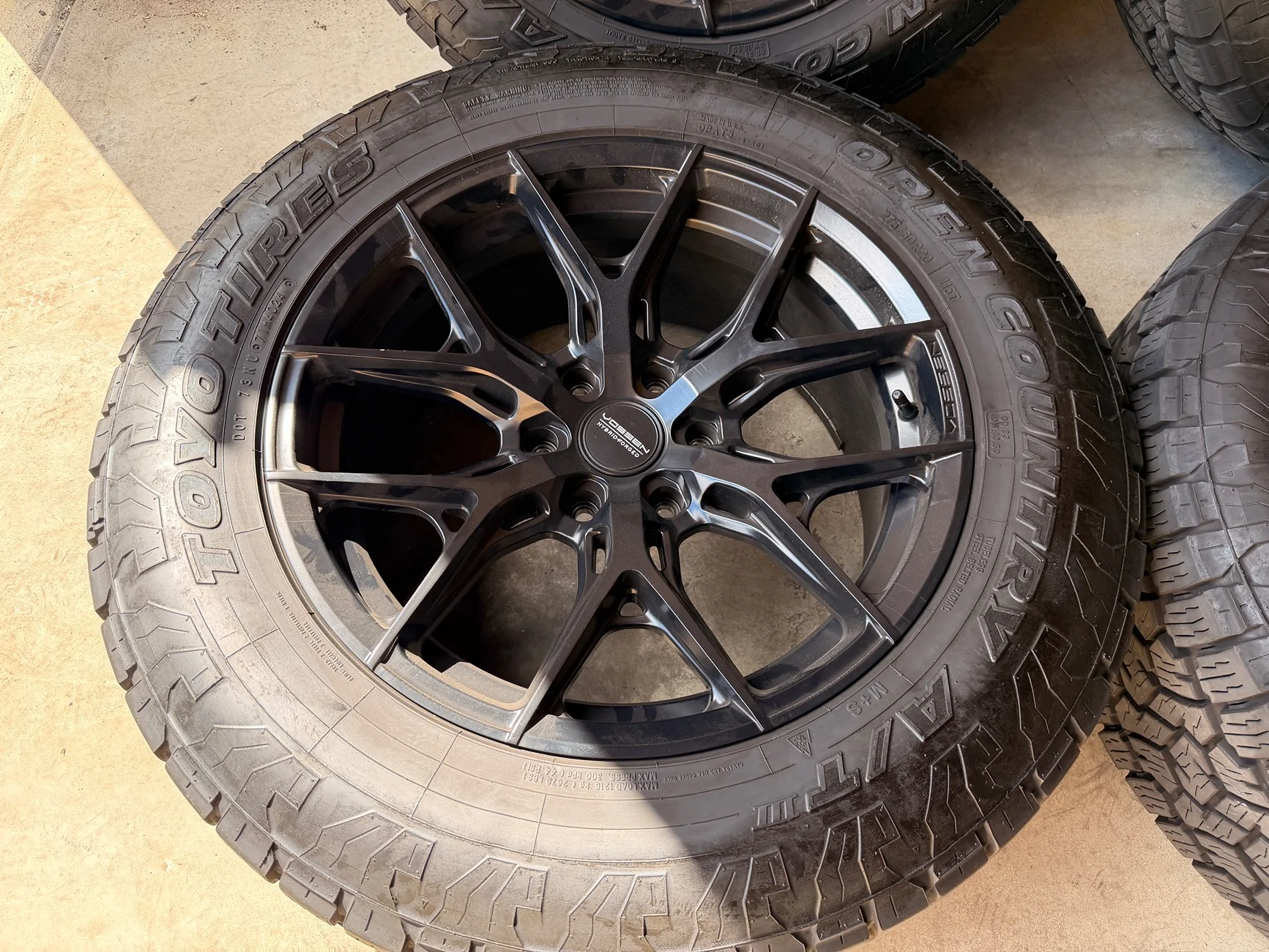 2025 4runner 6th gen Vossen HF6-4 20x9 (+18) w/ Toyo AT III 275/60/20 (33") Tires - Los Angeles IMG_6635