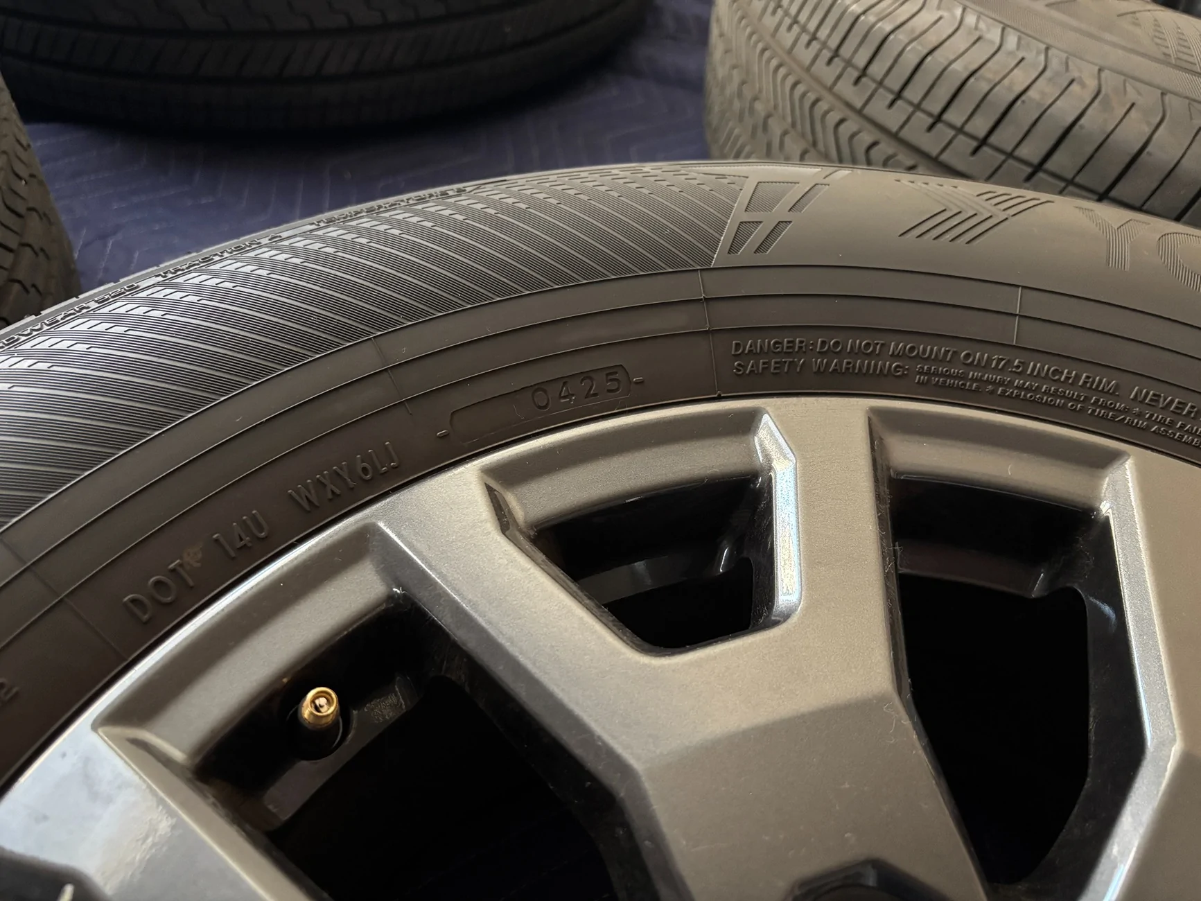 2025 4runner 6th gen OEM SR5 wheels with Yokohama tires (<2K miles) IMG_4914