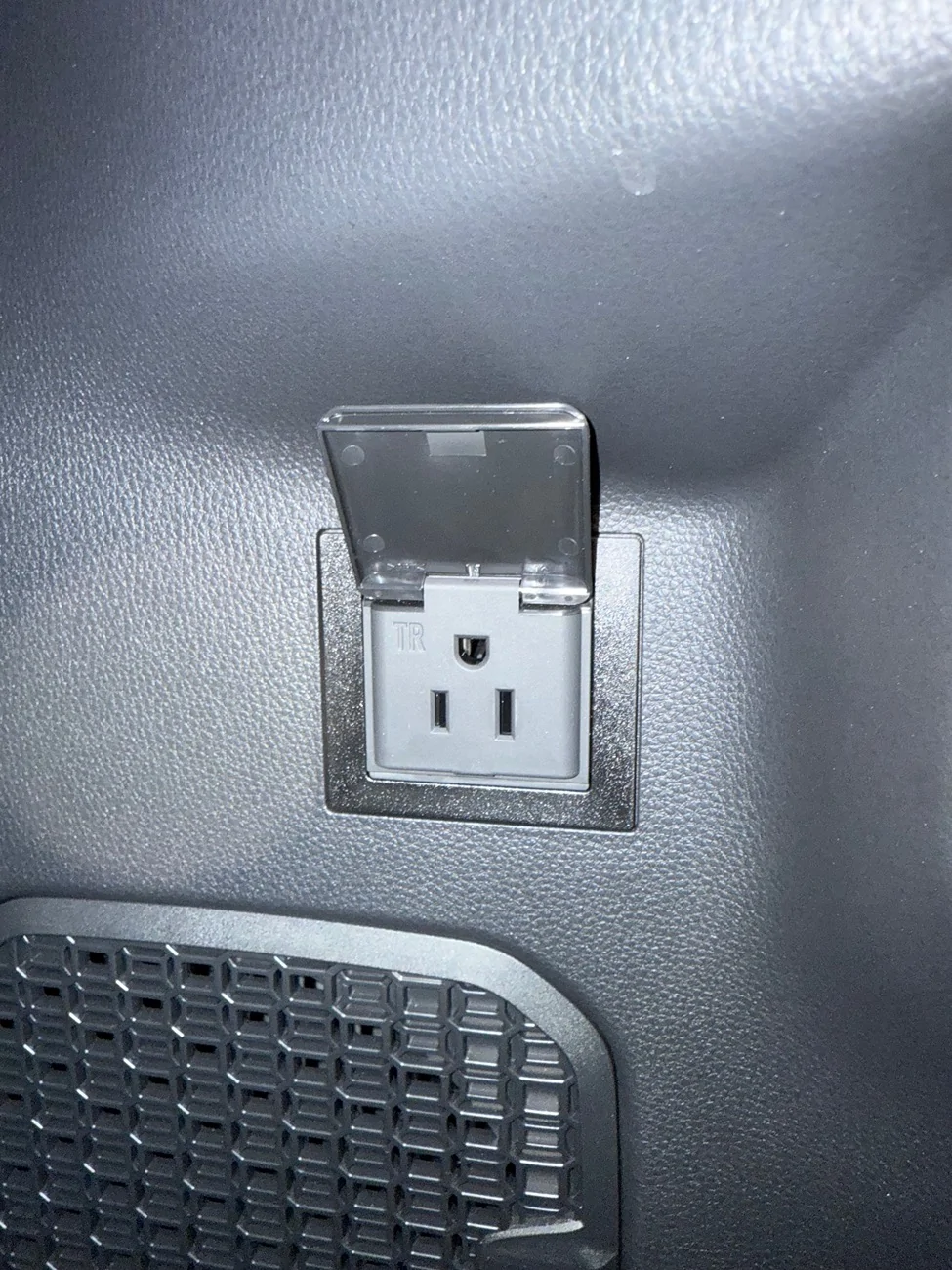 2025 4runner 6th gen Portable fan for AC120V plug in cargo area? IMG_0295