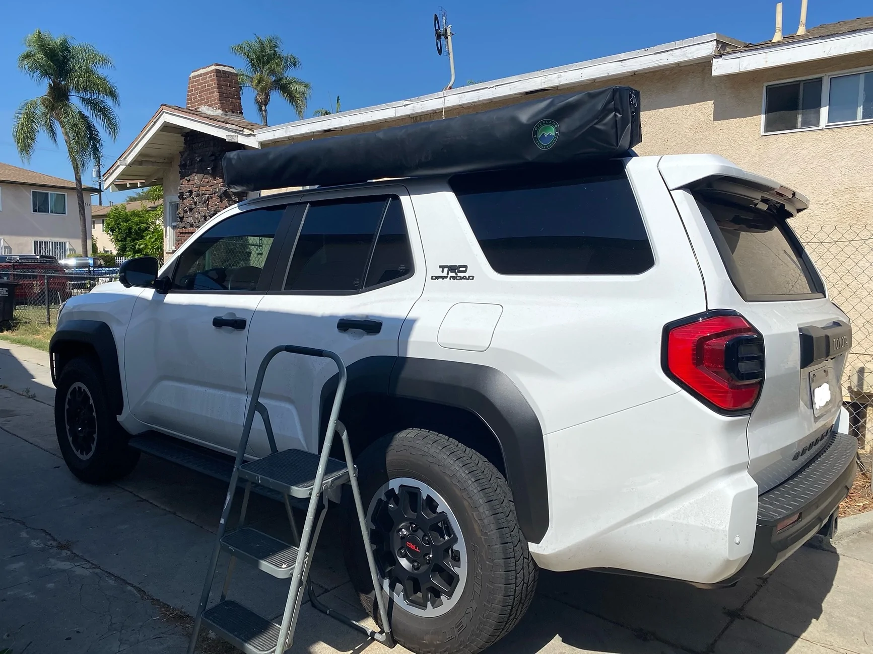 2025 4runner 6th gen 270 Awning on stock rails/cross bars IMG_4397