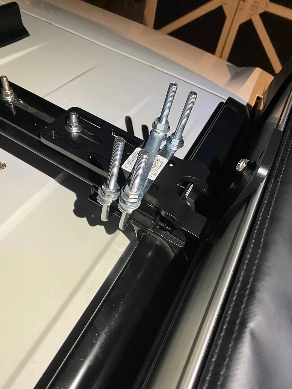 2025 4runner 6th gen 270 Awning on stock rails/cross bars IMG_4404