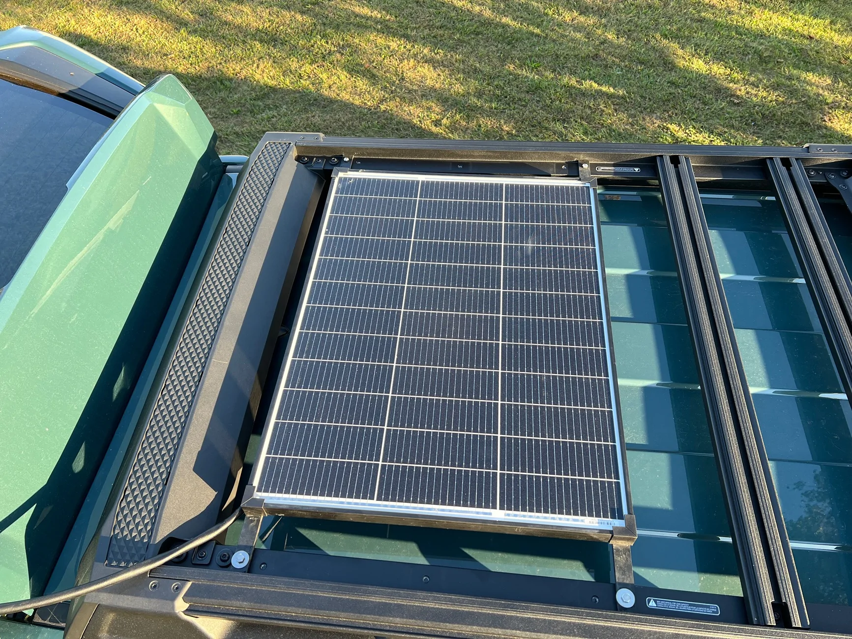 2025 4runner 6th gen Solar panel installed on roof rack to power a cooler IMG_1285