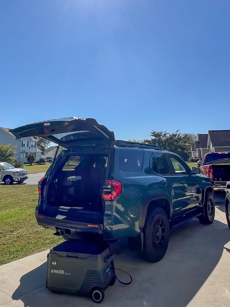 2025 4runner 6th gen Solar panel installed on roof rack to power a cooler IMG_1298