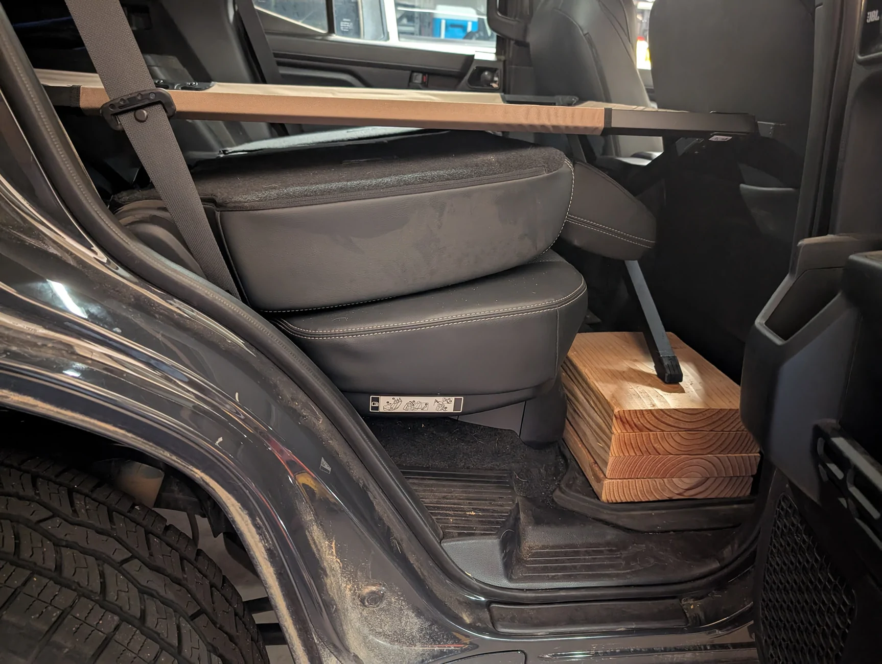 2025 4runner 6th gen Sleeping cot (canvas) in 6th gen 4Runner - cheap, comfortable, easy to setup ($60) coleman-cot-sleeping-6thgen-4runner2