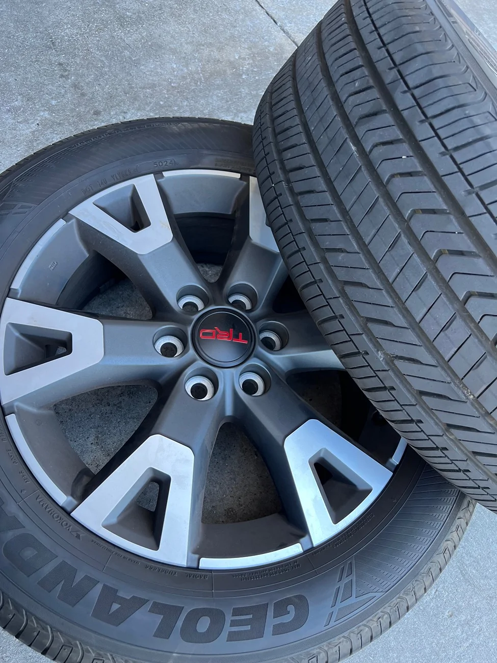 2025 4runner 6th gen WTS: 2025 TRD Sport Wheels/Tires Takeoffs IMG_7424