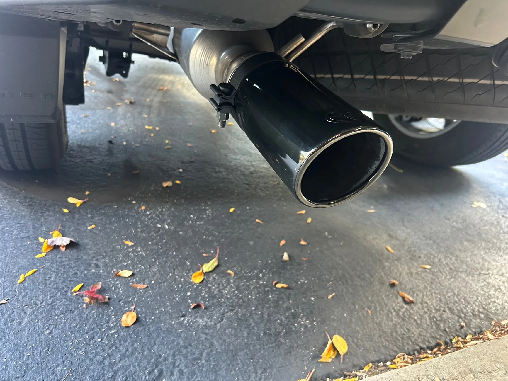 2025 4runner 6th gen Black Chrome Exhaust Tip from Tacoma / Tundra fits 2025+ 4Runner 6th gen (part number PT932-34221-02) IMG_7016