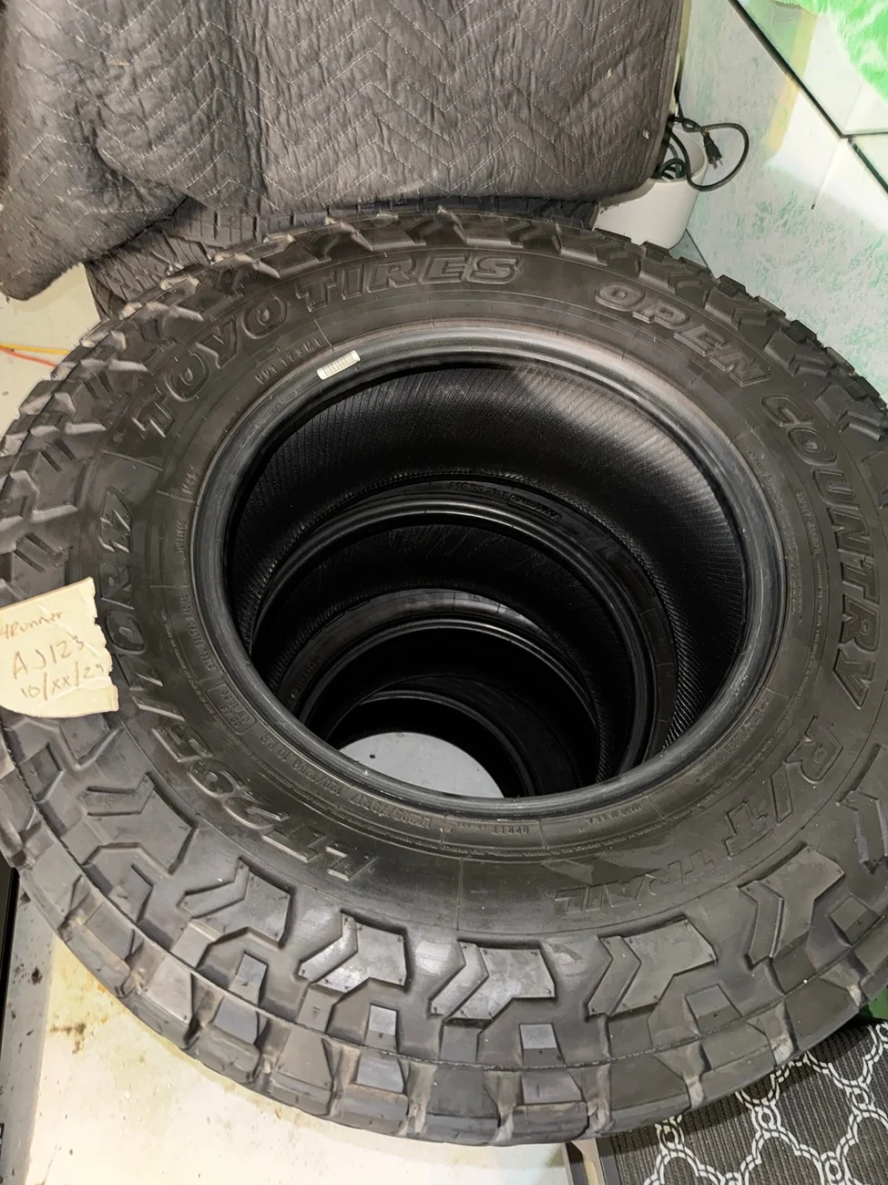 2025 4runner 6th gen Toyo Tires + Factory Crossbars IMG_8945