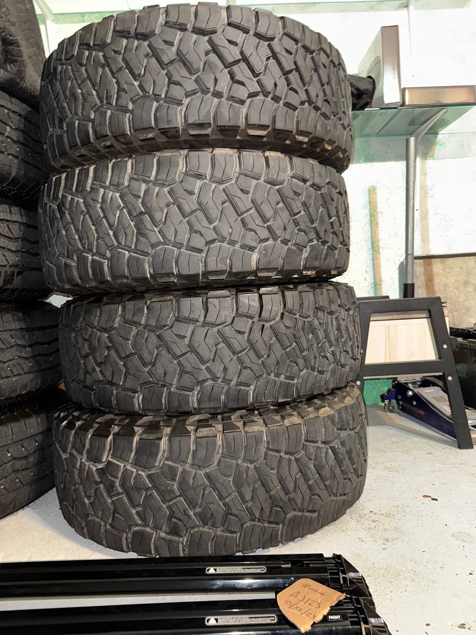 2025 4runner 6th gen Toyo Tires + Factory Crossbars IMG_8949