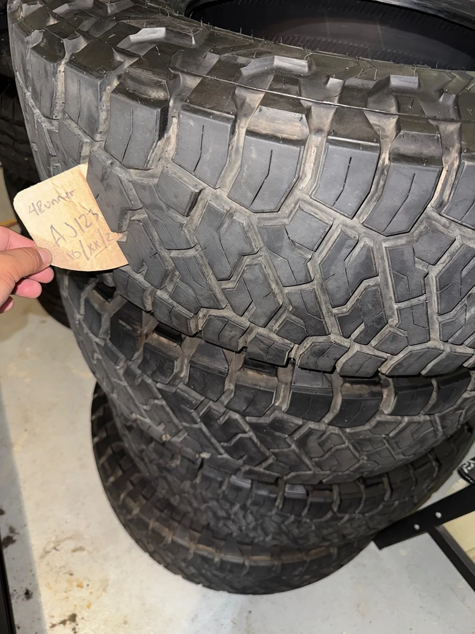 2025 4runner 6th gen Toyo Tires + Factory Crossbars image0