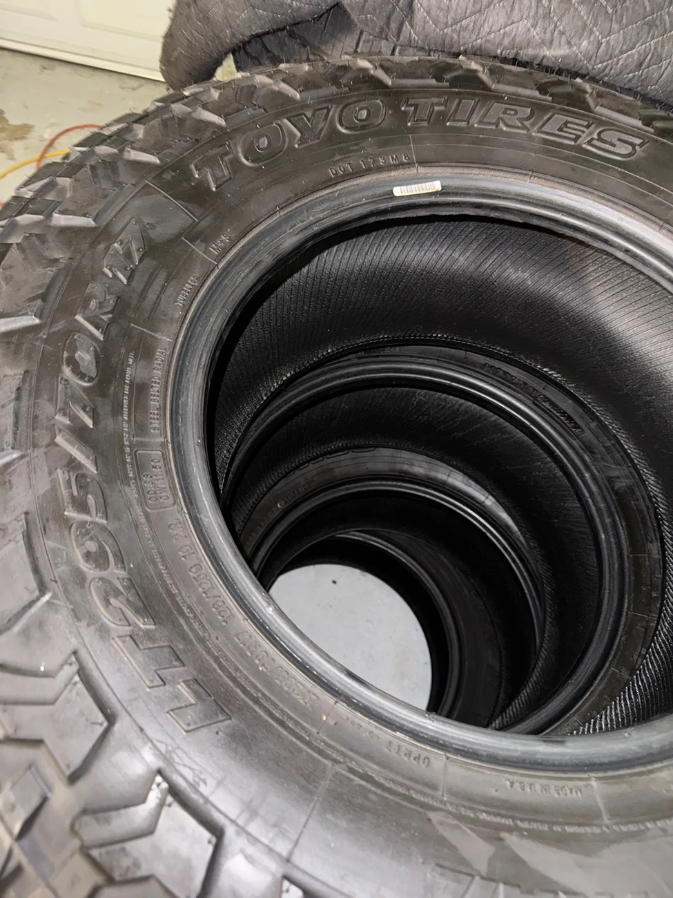 2025 4runner 6th gen Toyo Tires + Factory Crossbars IMG_8950