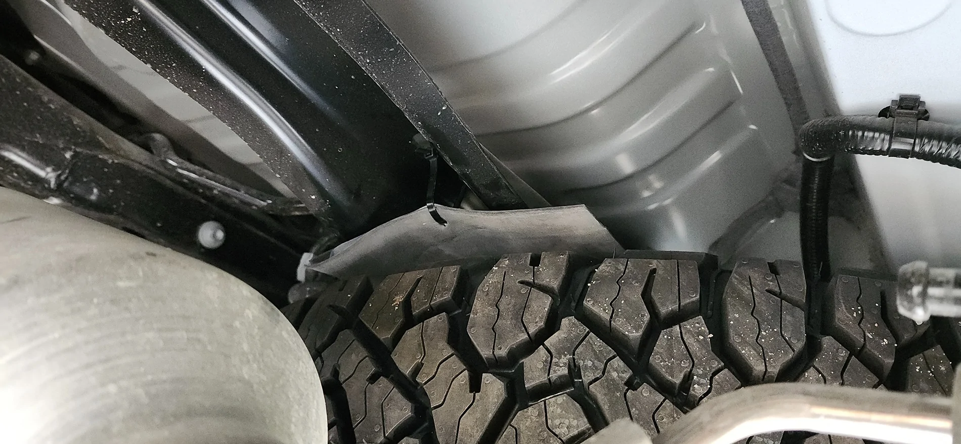 2025 4runner 6th gen Spare tire issue - wear marks on sidewall from rubbing against frame 20251102_134702
