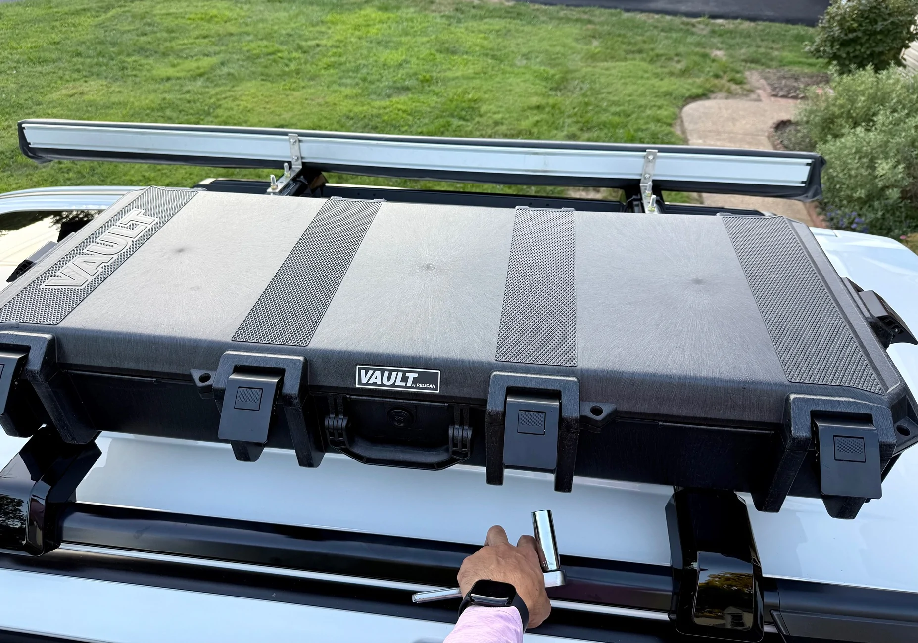 2025 4runner 6th gen Stock roof rail mount for a straight out type of awning. Not looking for a 270 Style. IMG_2334