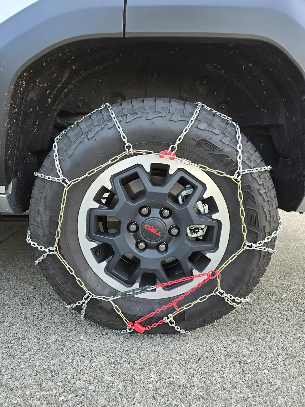 2025 4runner 6th gen 2025 4runner TRD Off-Road Premium is useless in the winter (can't fit tire chains) 20251111_103944