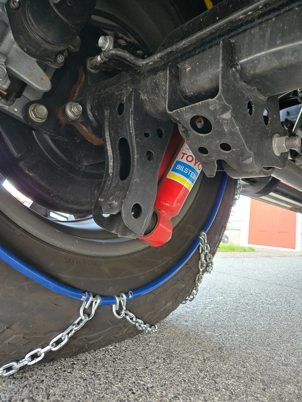 2025 4runner 6th gen 2025 4runner TRD Off-Road Premium is useless in the winter (can't fit tire chains) 20251111_104120