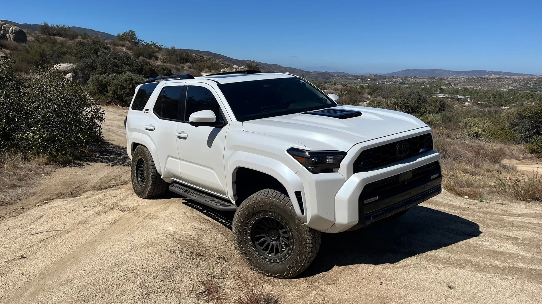 2025 4runner 6th gen TRD Sport Premium Wind Chill Pearl Build: OTT Tune, King Shocks, 2.5" lift kit w/ sway bar links, Arena Trophy Wheels, Wildpeak 285/70/17 AT4W + more IMG_4348