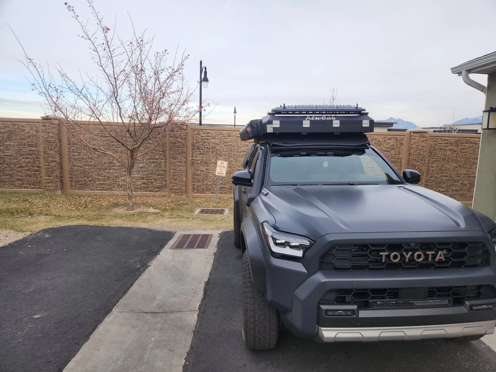 2025 4runner 6th gen AluCab 3R RTT tent and 180 awning installed 20251115_154143