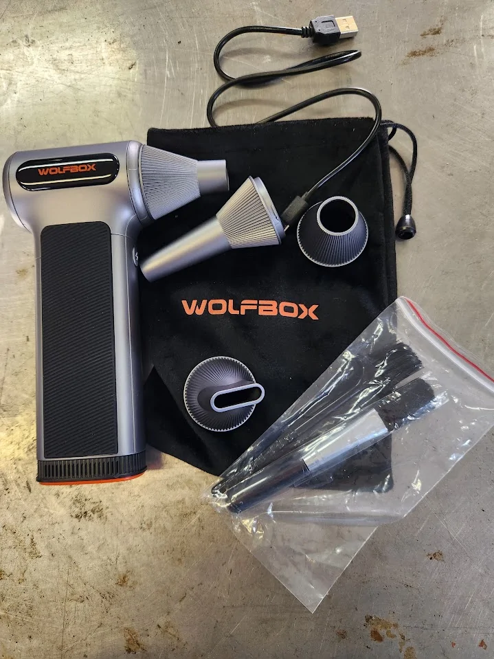 2025 4runner 6th gen Wolfbox 4-in-1 Jump Starter With Air Compressor & MF200 Compressed Air Duster 20251123_130658