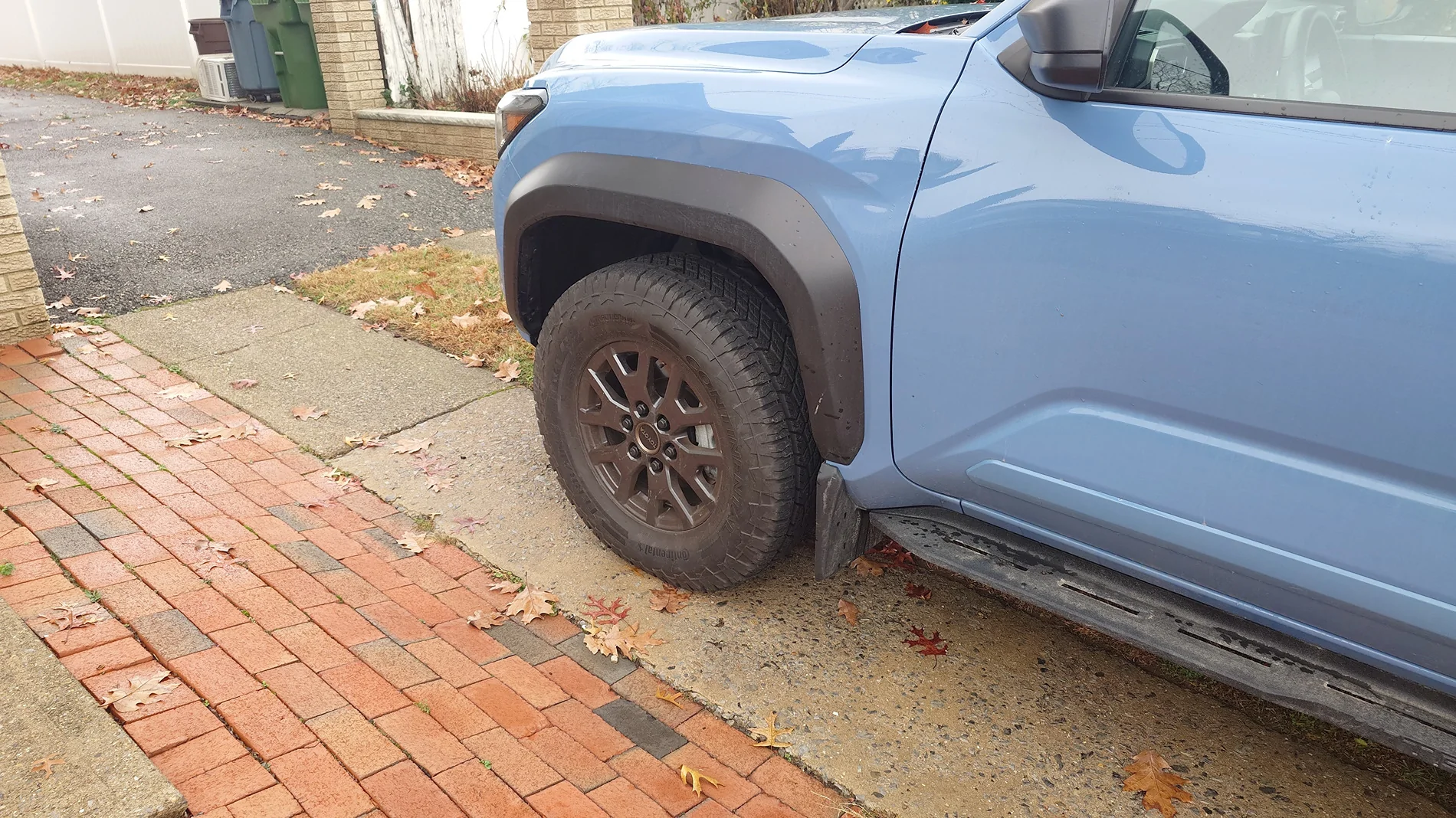 2025 4runner 6th gen 265/70R17 fits in the spare tire holder 20251126_124911880