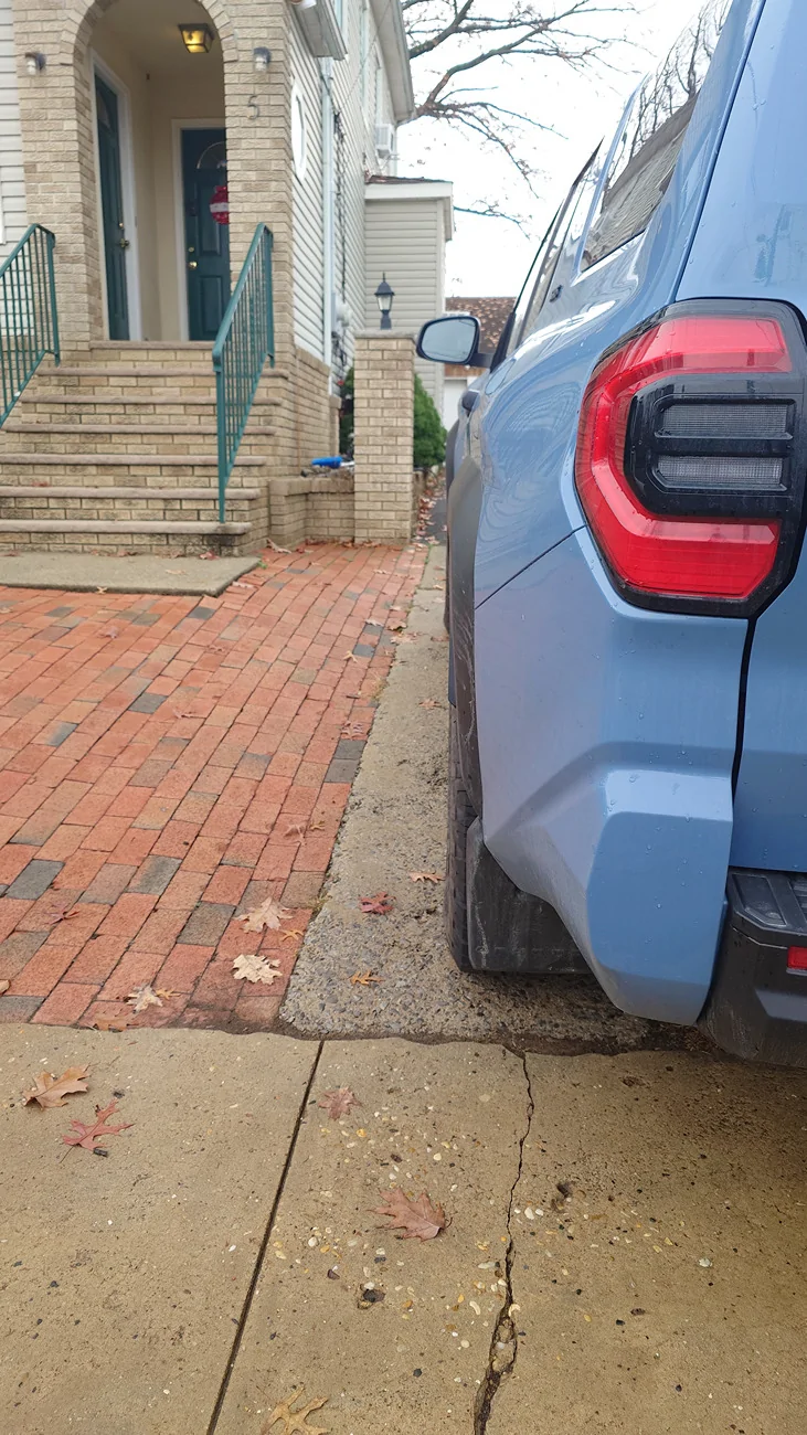 2025 4runner 6th gen 265/70R17 fits in the spare tire holder 20251126_124843206