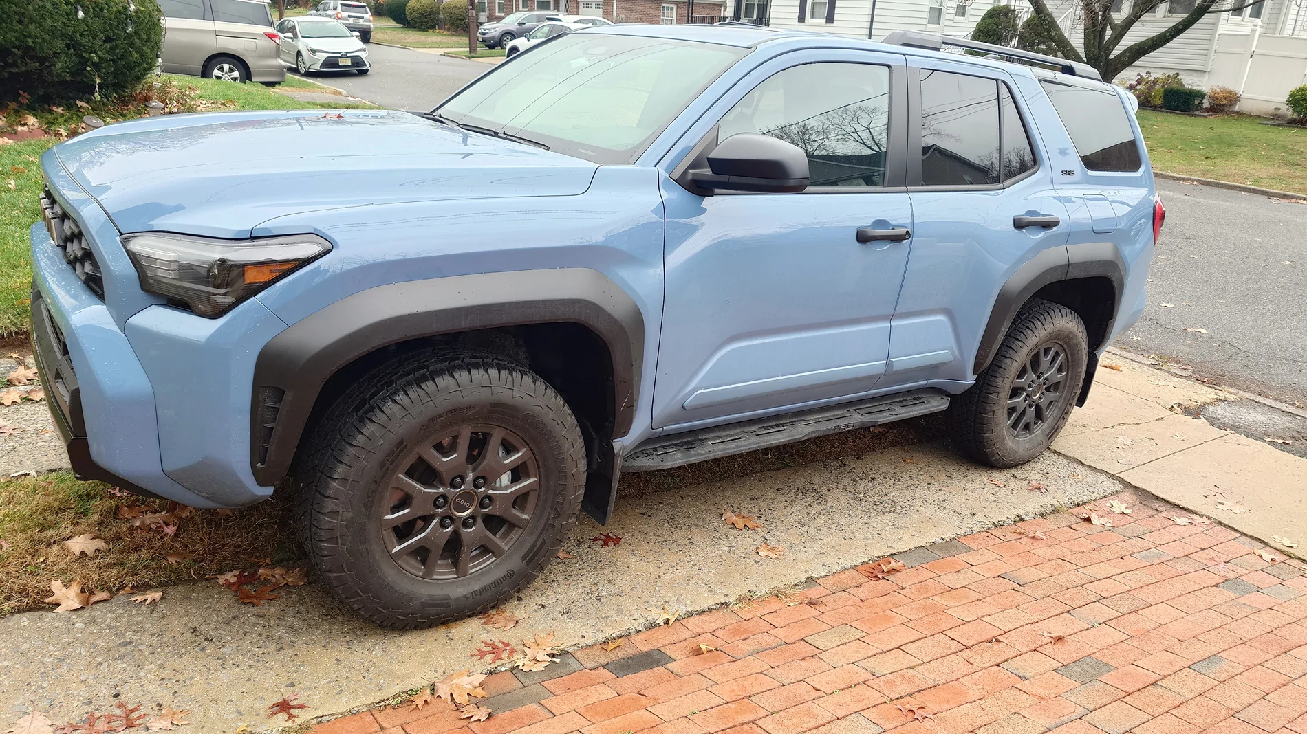 2025 4runner 6th gen 265/70R17 fits in the spare tire holder 20251126_124658552