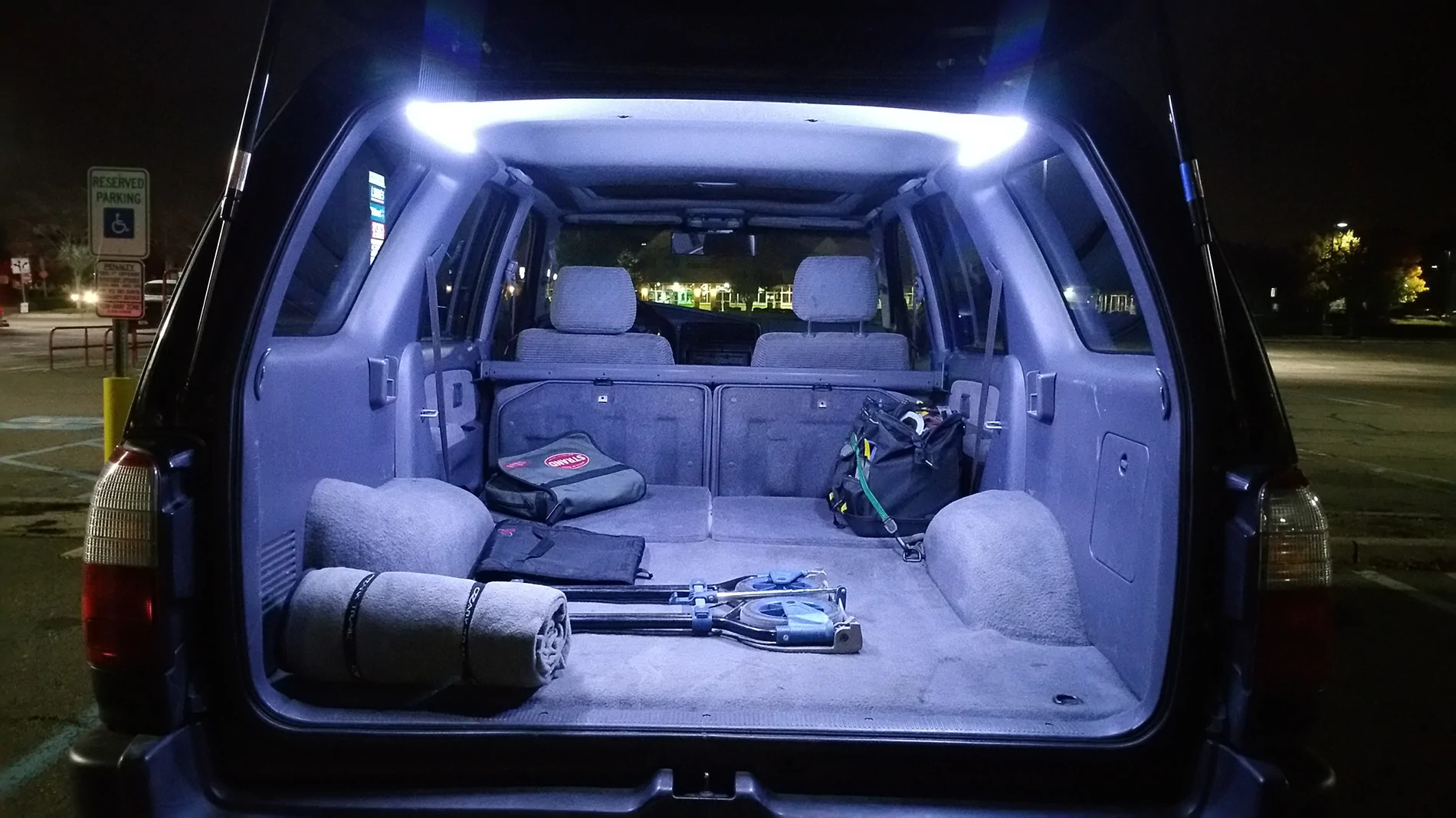 2025 4runner 6th gen Lack of control over the cargo lights is ridiculous (keeping on / turning off) 20161102_220628