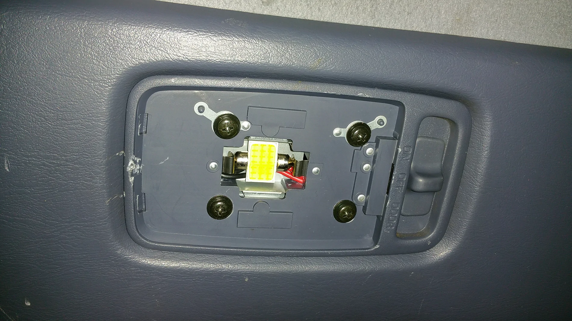 2025 4runner 6th gen Lack of control over the cargo lights is ridiculous (keeping on / turning off) 20161029_183416