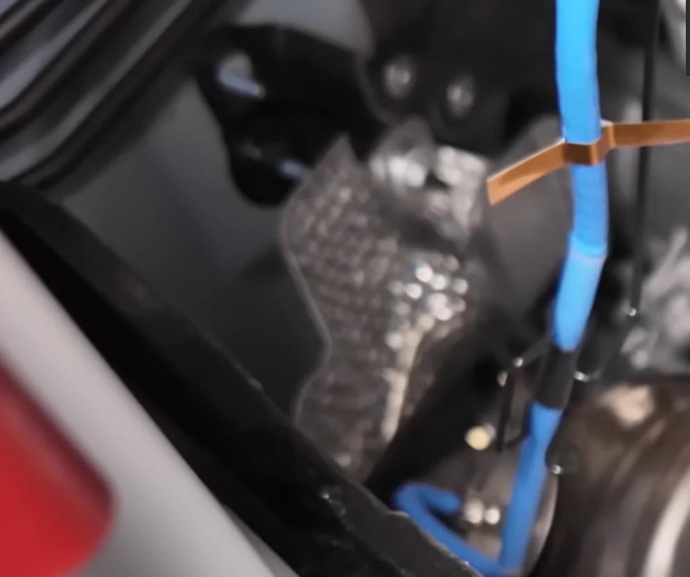 2025 4runner 6th gen Need help confirming if hardware is missing! 1764359897210-lq