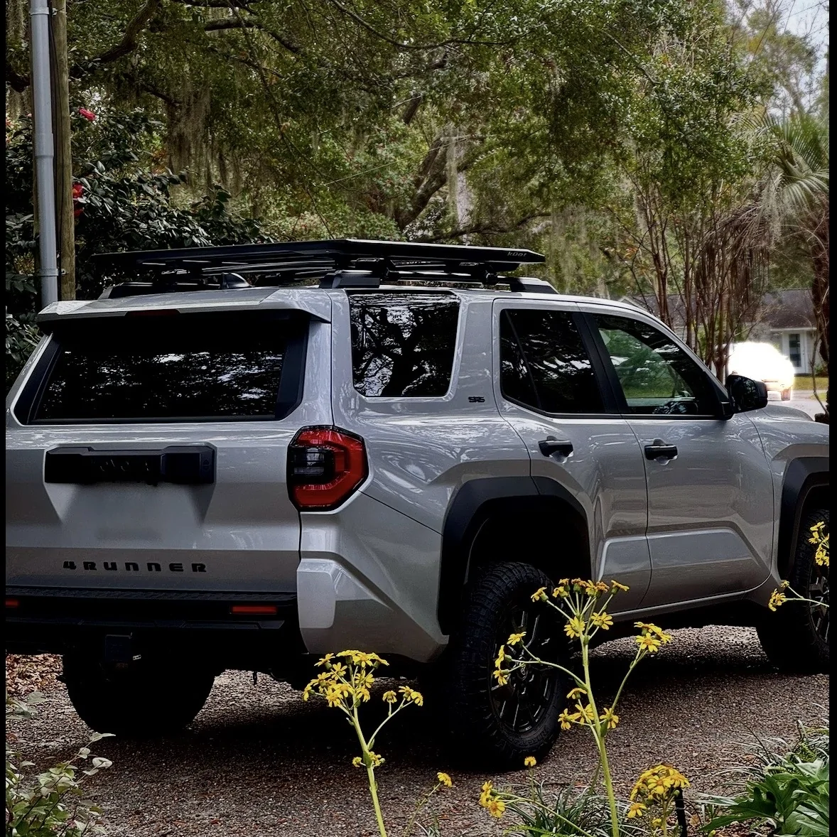 2025 4runner 6th gen Deciding on full rack or 3/4 roof rack IMG_8714