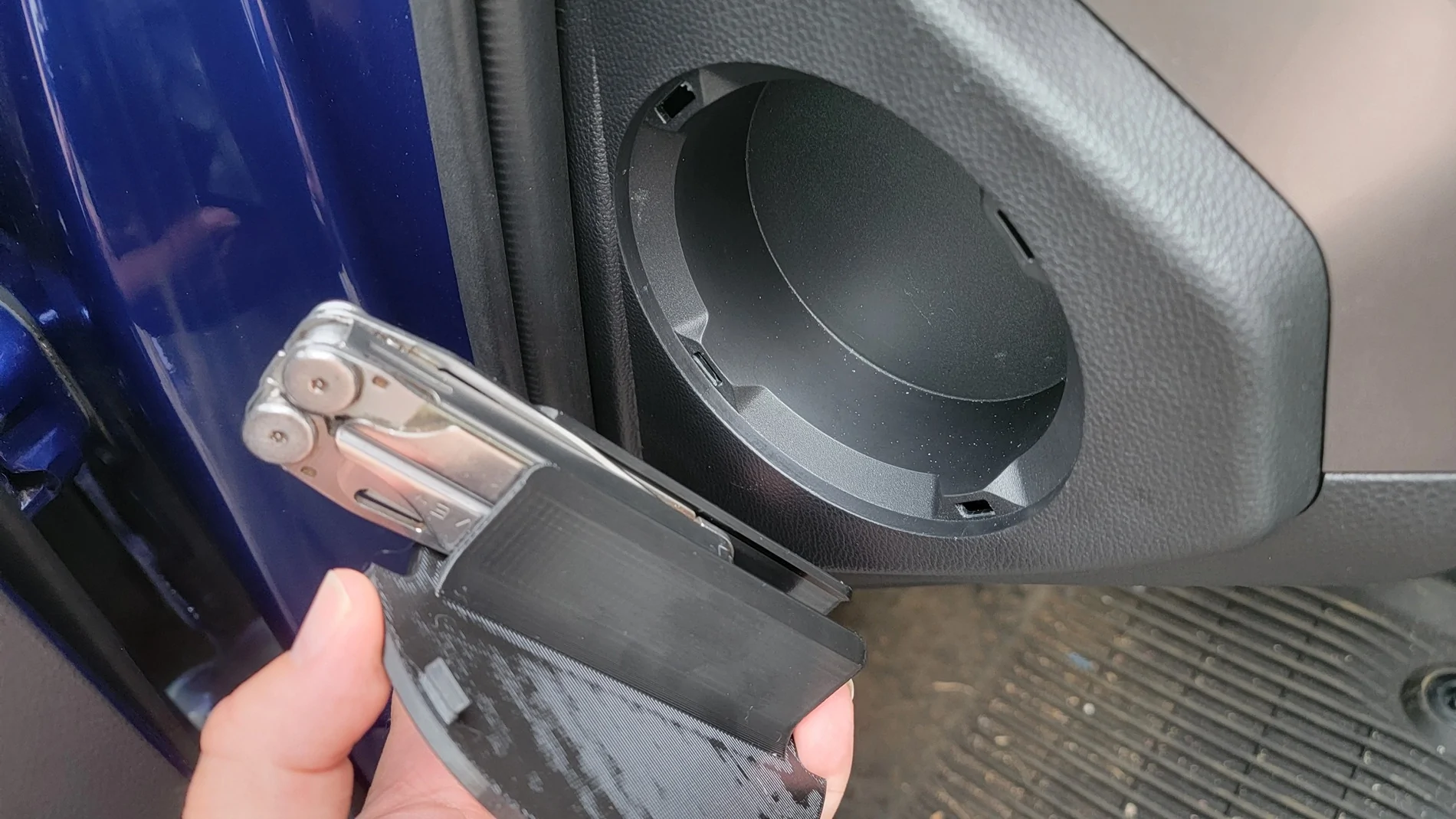 2025 4runner 6th gen Dash Cubby Cover w/ built-in Leatherman holder - 3D print file 2025-10-02_55072d8fc586a8