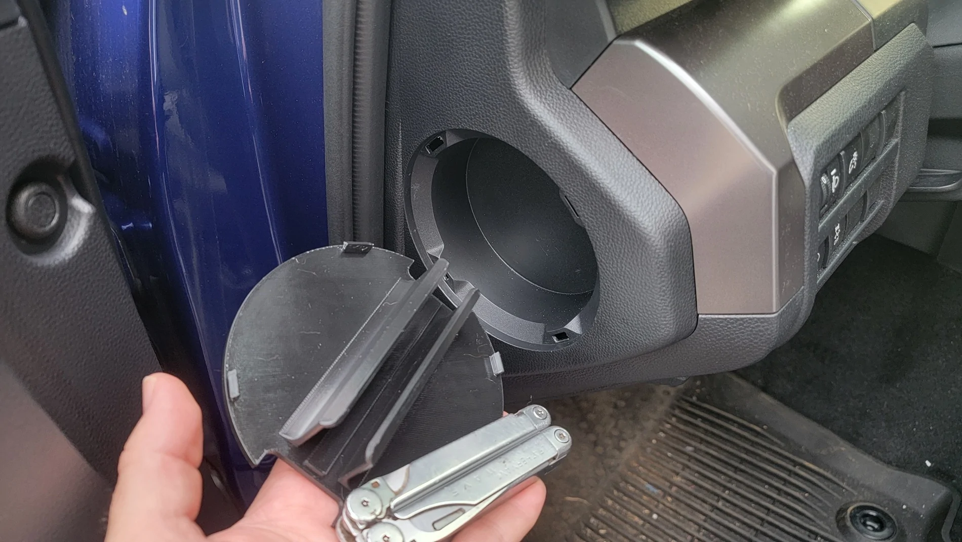 2025 4runner 6th gen Dash Cubby Cover w/ built-in Leatherman holder - 3D print file 2025-10-02_dd32a8d12f7b5