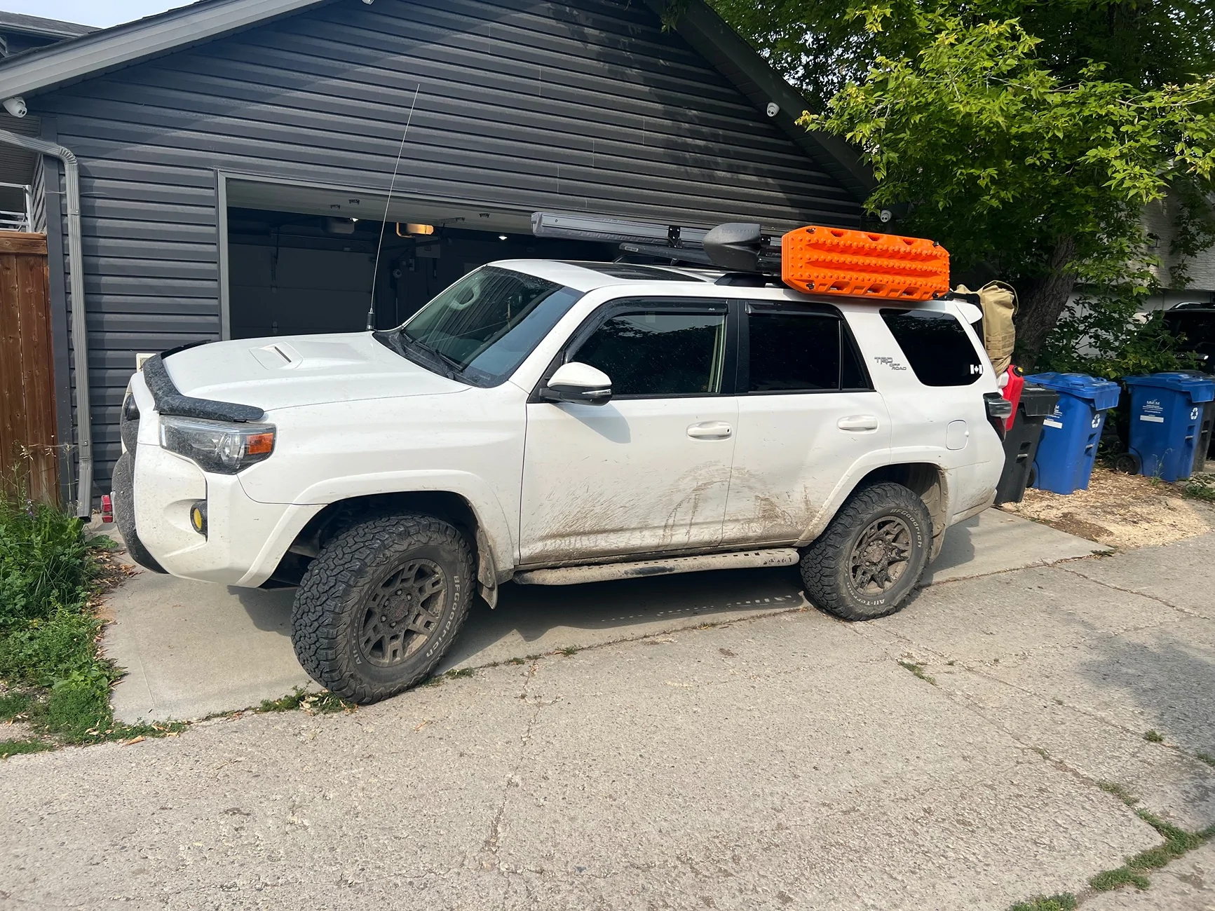 2025 4runner 6th gen Deciding on full rack or 3/4 roof rack IMG_8668