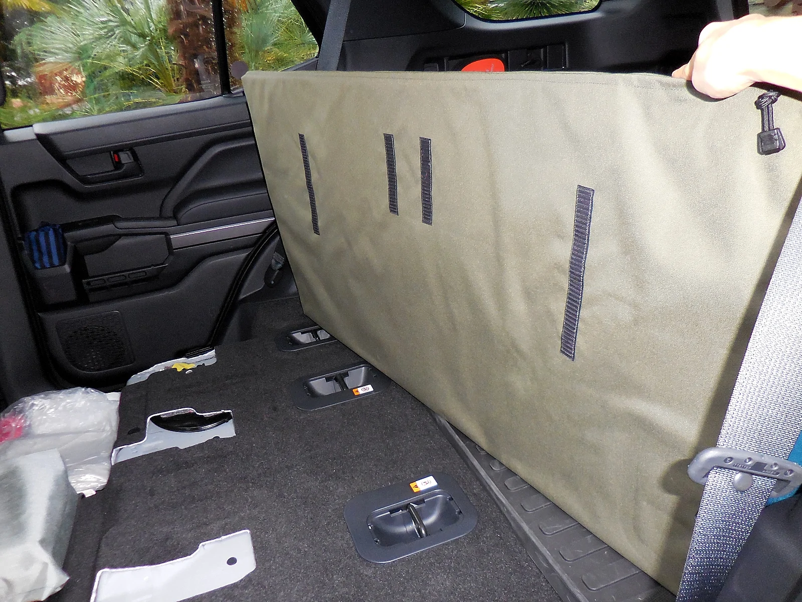 2025 4runner 6th gen Weight of rear seats = 150 lbs in Trailhunter pad2