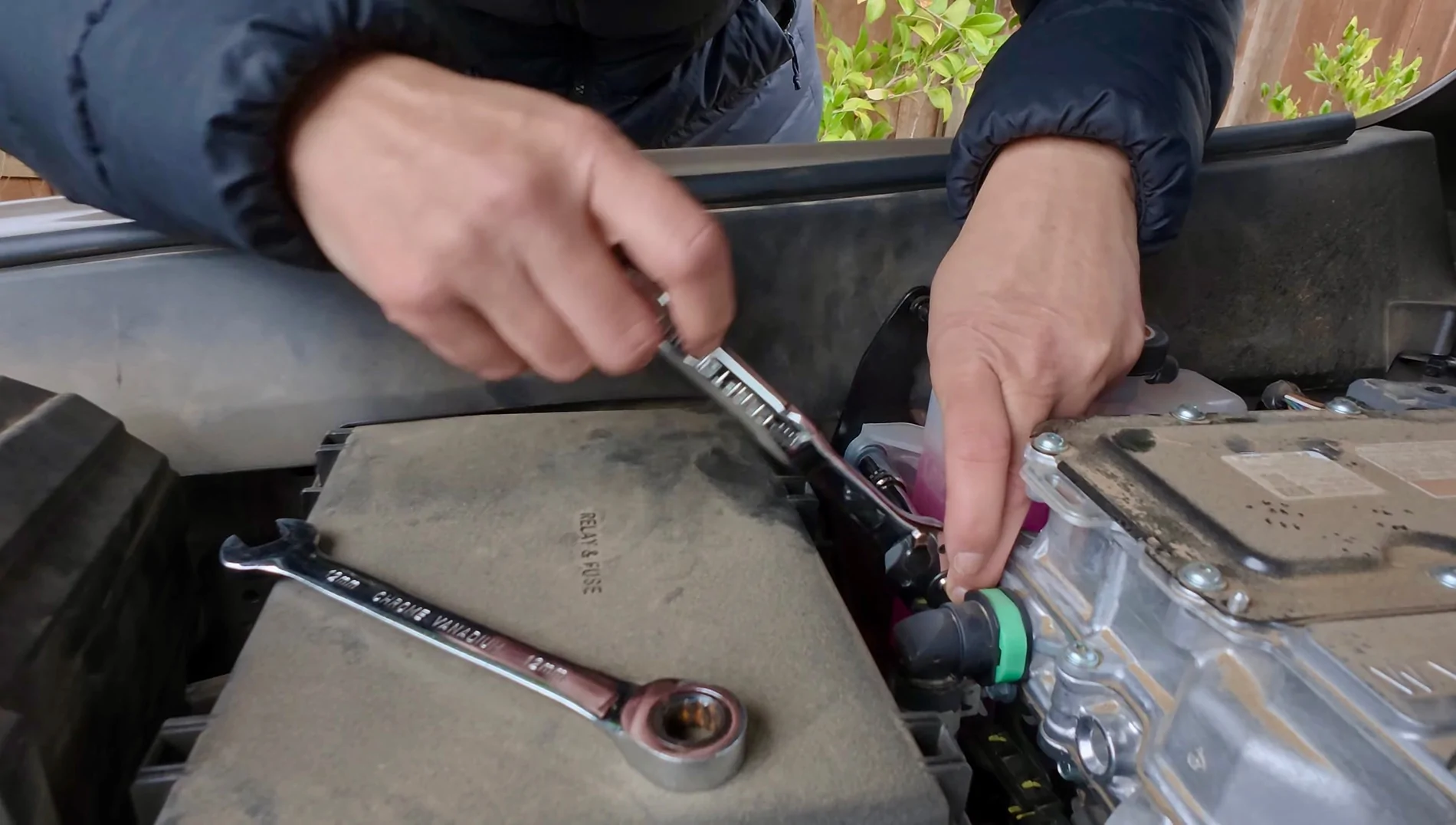 2025 4runner 6th gen Hood struts and secret compartment IMG_2287