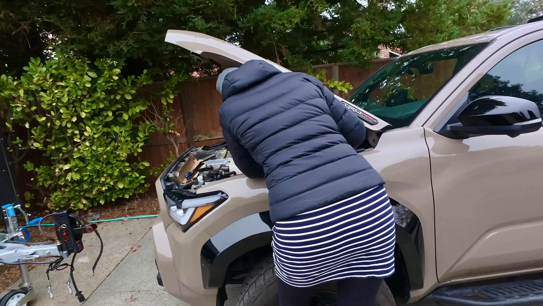 2025 4runner 6th gen Hood struts and secret compartment IMG_2286