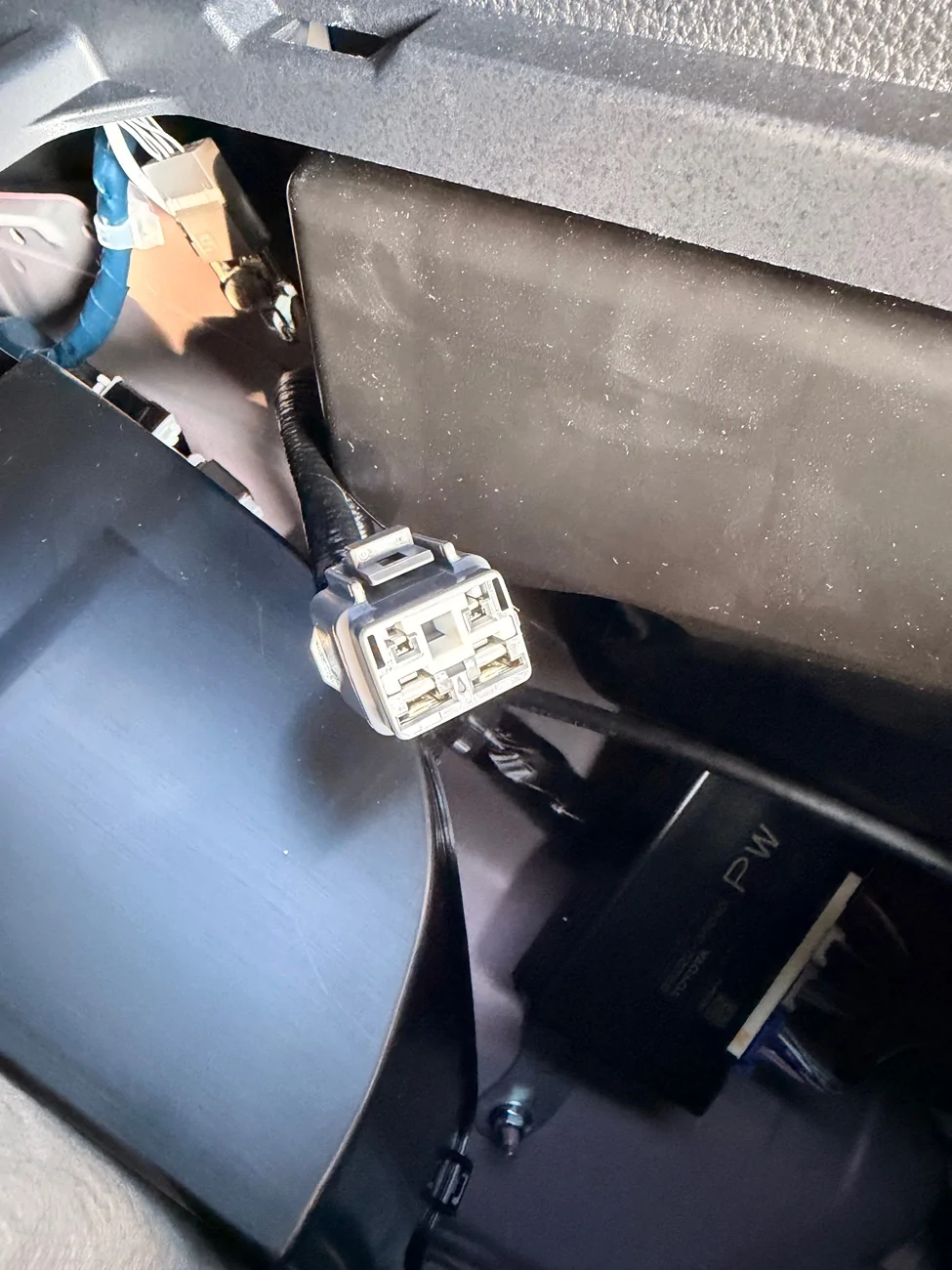 2025 4runner 6th gen Hot power connector in passenger wheel well area IMG_0117