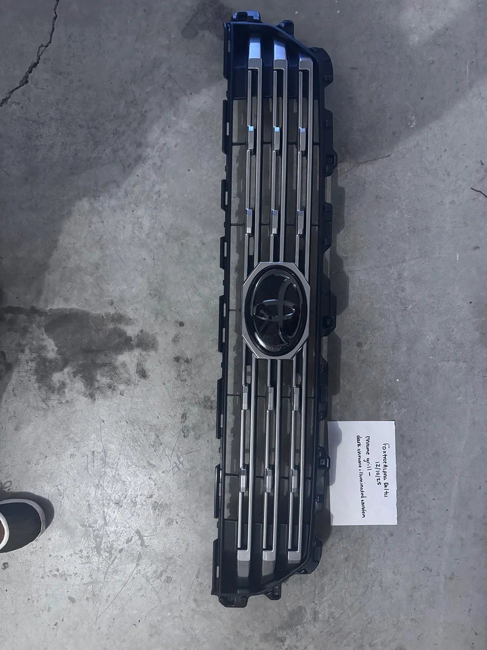 2025 4runner 6th gen 6th Gen Chrome Grill with Illuminated Emblem (wiring harness not included) IMG_7555