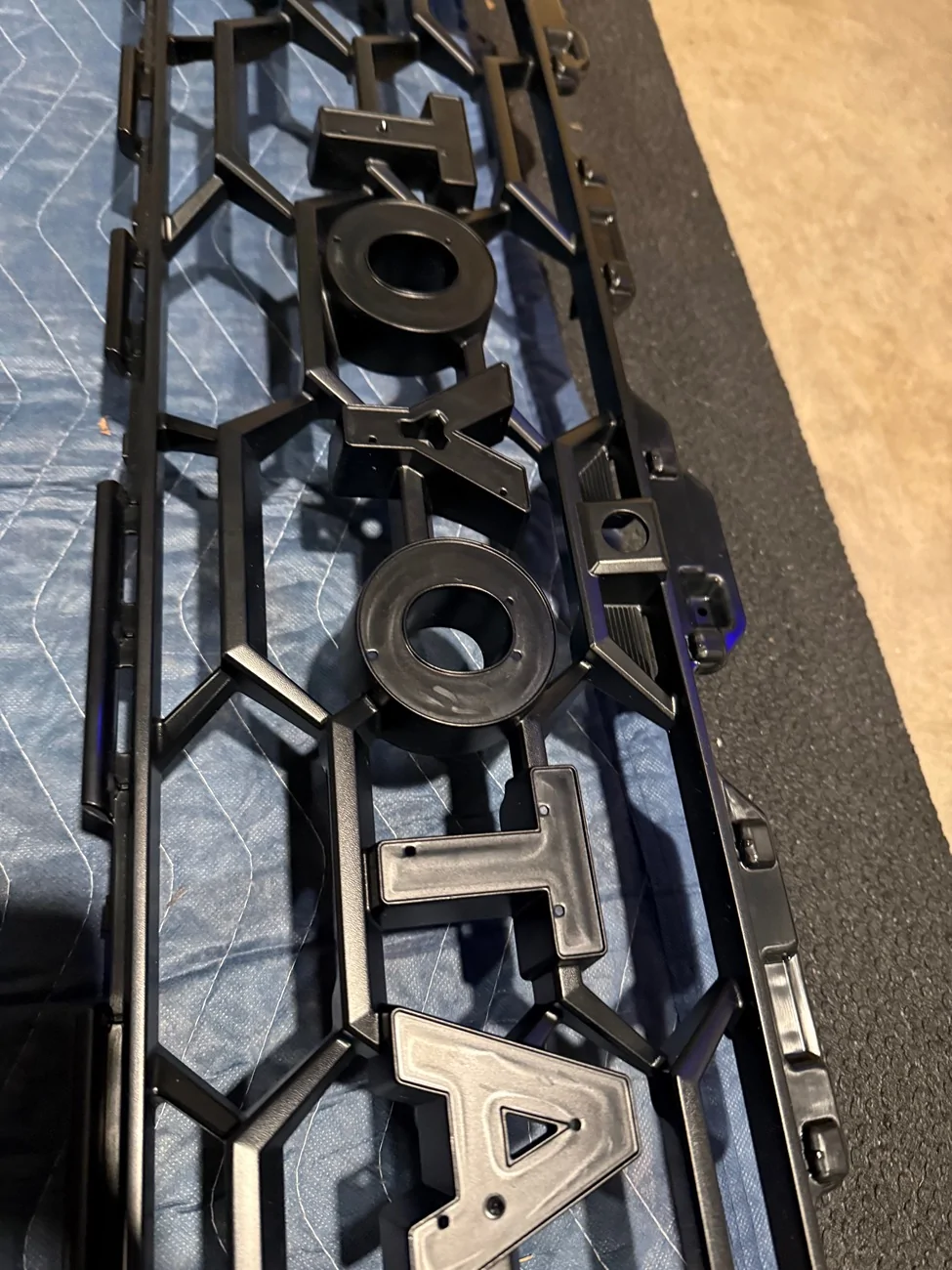 2025 4runner 6th gen Question regarding Heritage Grille lettering removal and emblem part numbers (Blackout project) IMG_1012