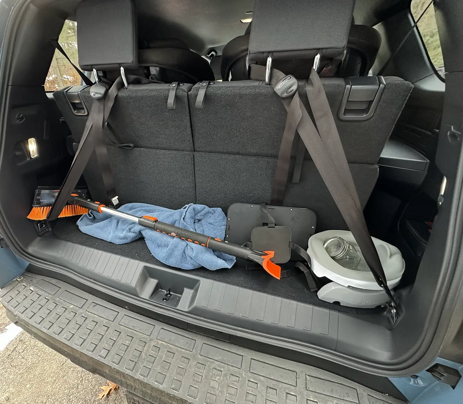 2025 4runner 6th gen Forward facing carseats in third row, tether options 1765640331381-mx