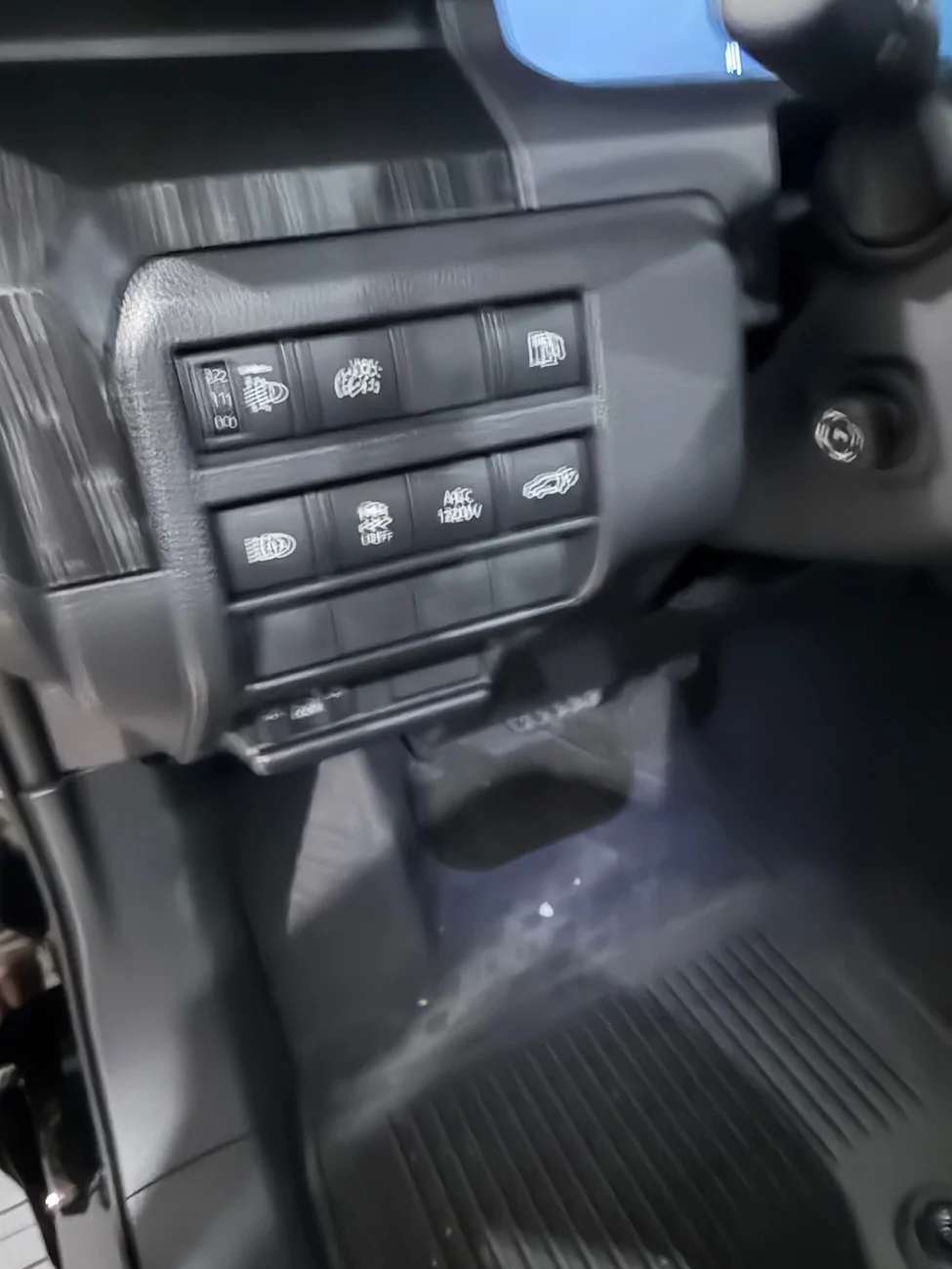 2025 4runner 6th gen Does the Platinum Trim comes with Auxiliary switches? IMG_0068