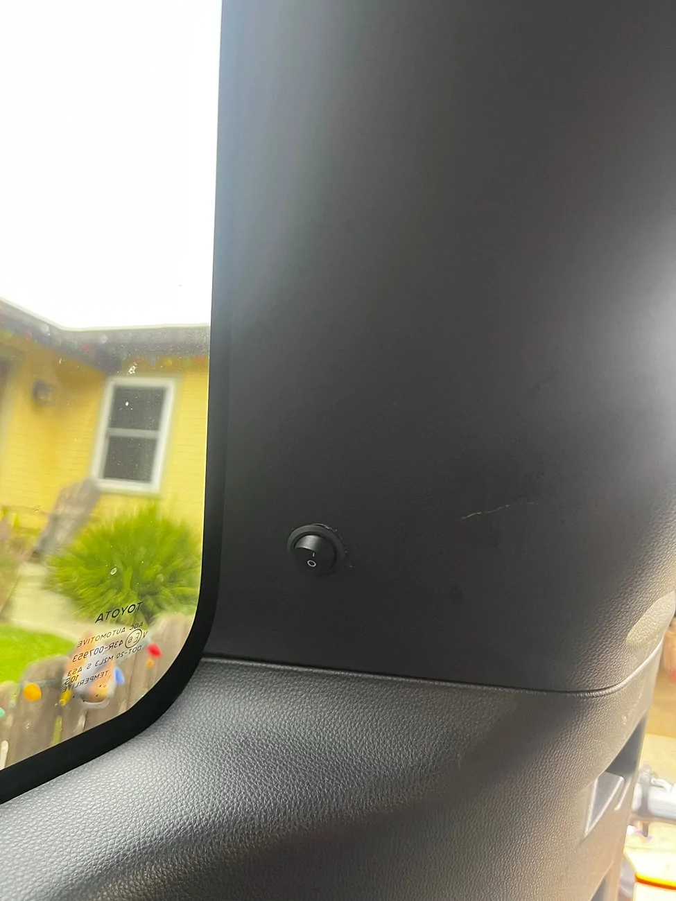 2025 4runner 6th gen Interior Cargo Lights - how to turn off when liftgate is open? IMG_5347