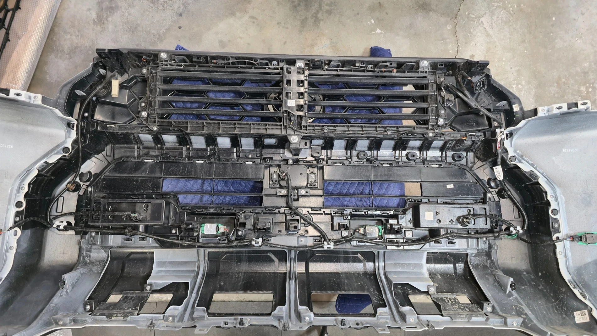 2025 4runner 6th gen Trailhunter Heritage Grille Swap + Diode Dynamics Stage Series Lightbar Install 20251222_094650(1)