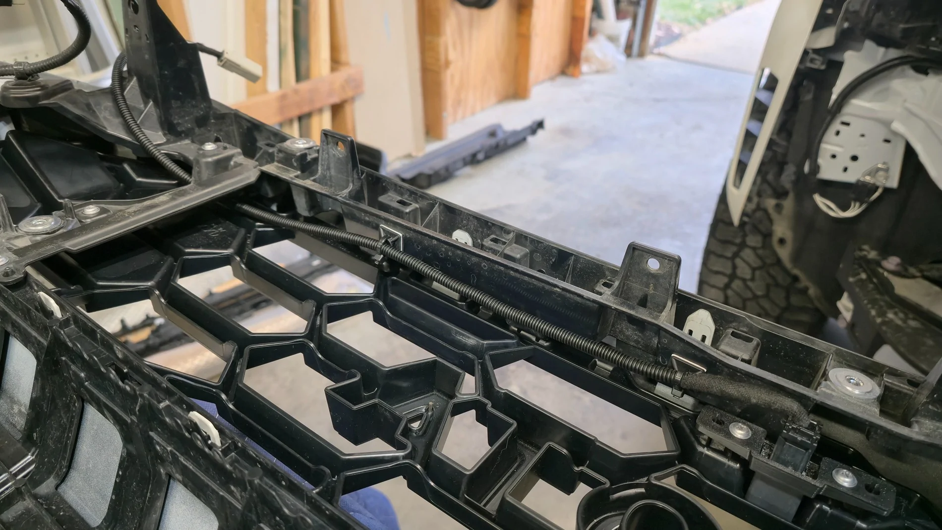 2025 4runner 6th gen Trailhunter Heritage Grille Swap + Diode Dynamics Stage Series Lightbar Install 20251222_111647(1)