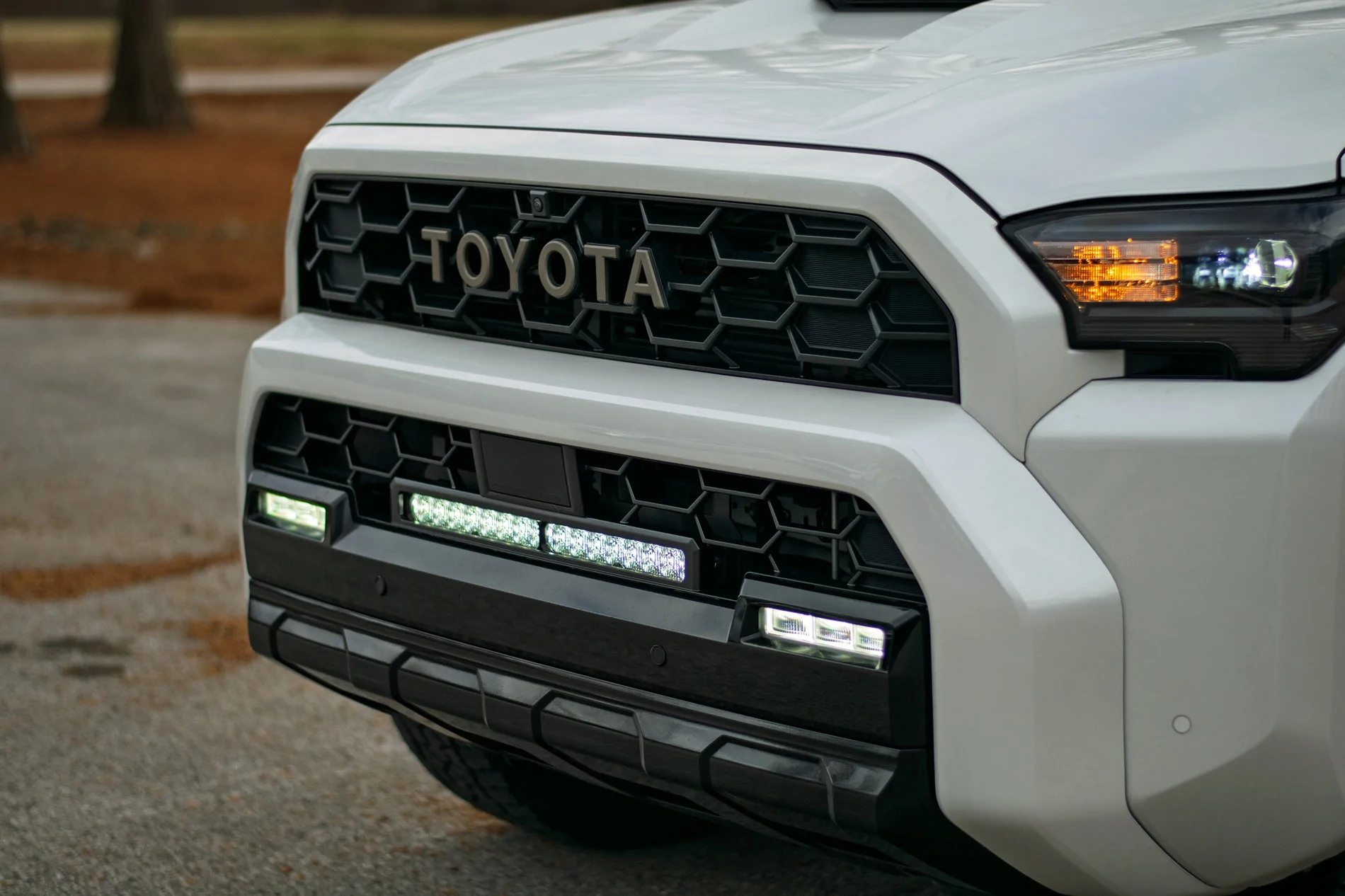 2025 4runner 6th gen Trailhunter Heritage Grille Swap + Diode Dynamics Stage Series Lightbar Install DSC_0880