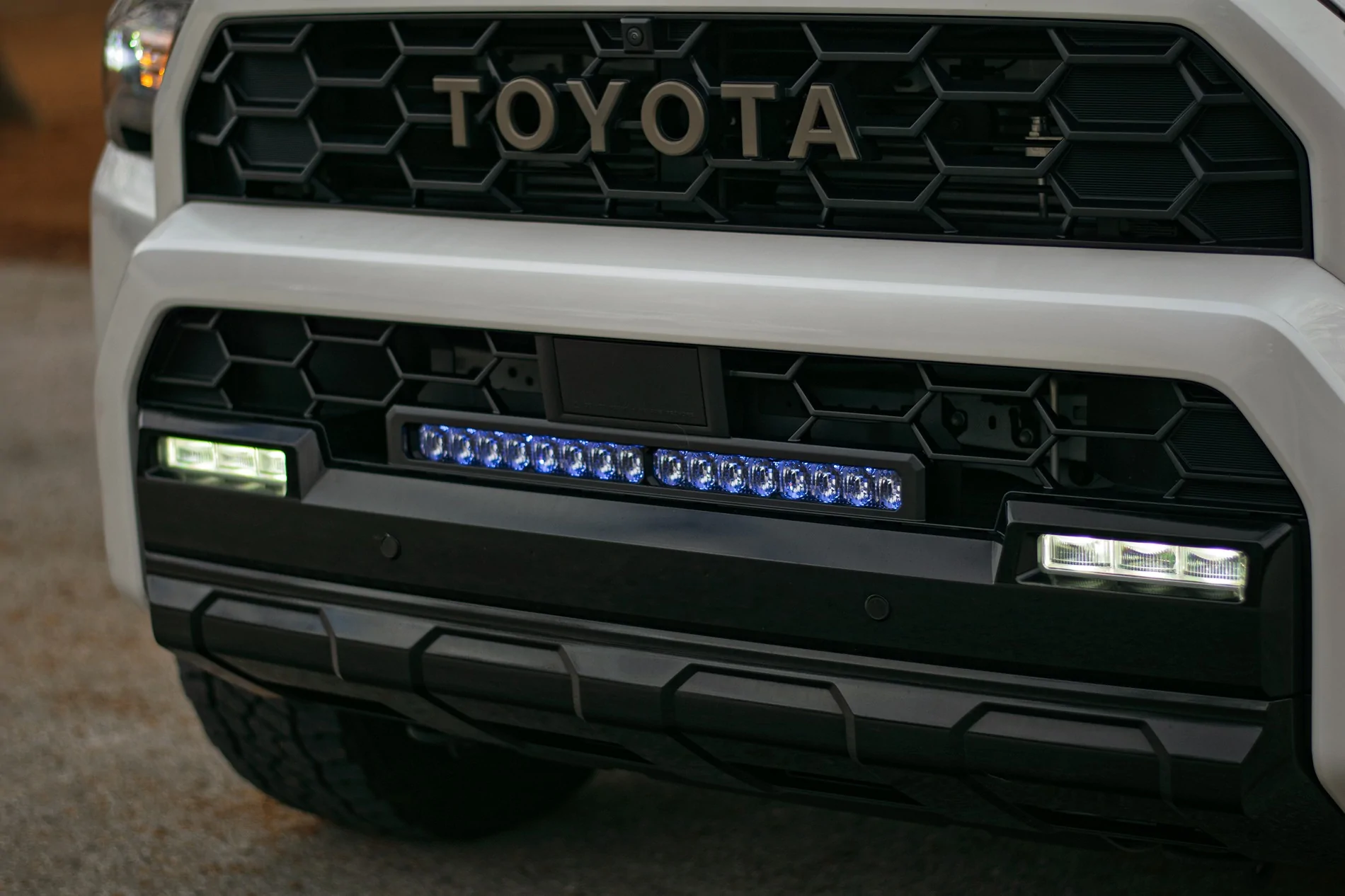 2025 4runner 6th gen Trailhunter Heritage Grille Swap + Diode Dynamics Stage Series Lightbar Install DSC_0882 (1)