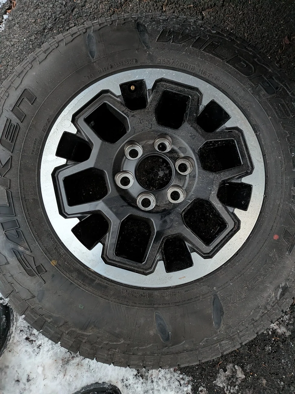 2025 4runner 6th gen Spare Tire Overtightened / Marks 3773