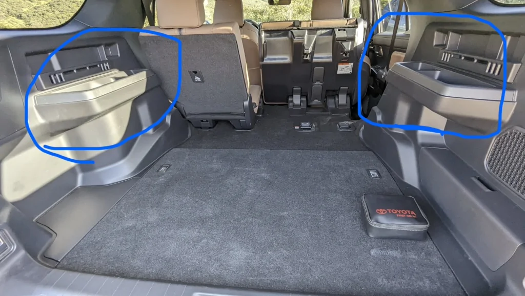 2025 4runner 6th gen 3rd row armrest swapped with non-3rd row cubby? IMG_1487
