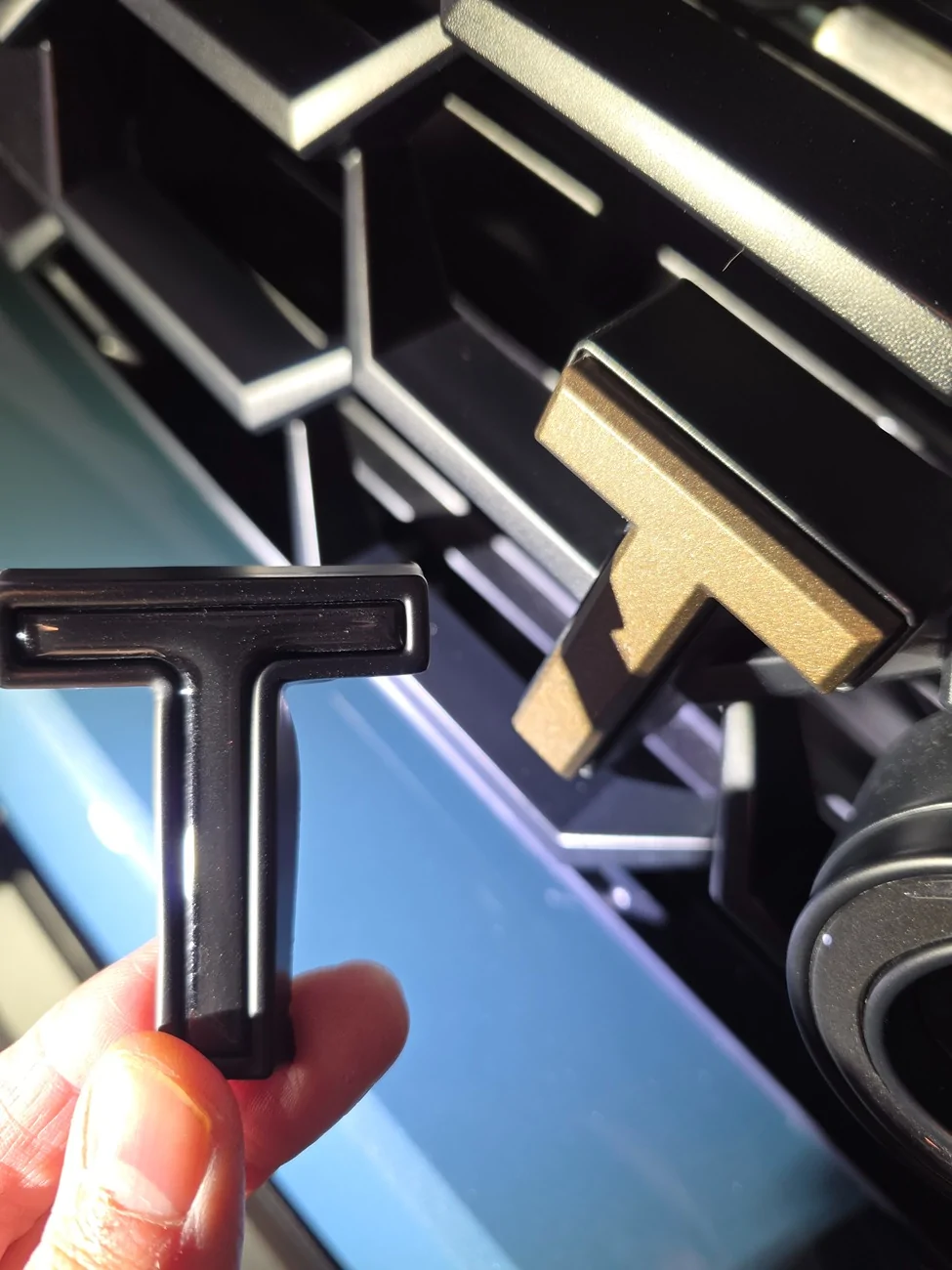 2025 4runner 6th gen Heritage Grille Letters Color Swap - Black to Bronze (pro tip: just pop off black letter caps) 20251229_131819