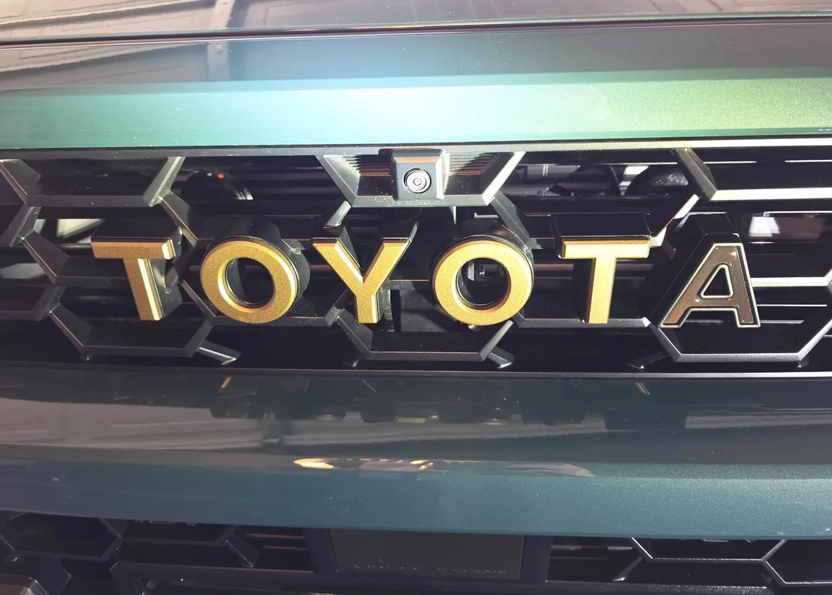 2025 4runner 6th gen Heritage Grille Letters Color Swap - Black to Bronze (pro tip: just pop off black letter caps) 27043-a18216639adb2bba73bbce52e077c122