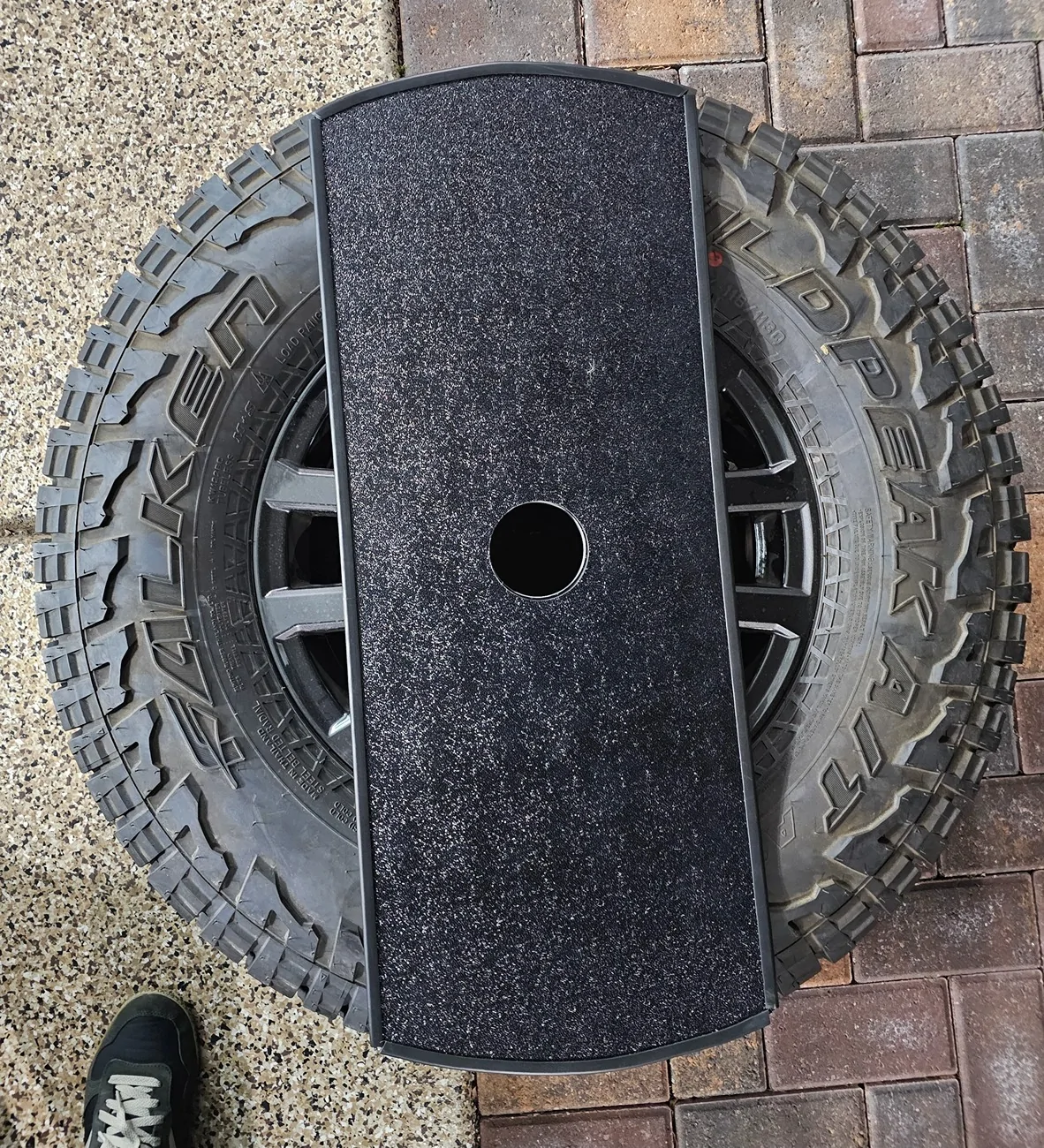 2025 4runner 6th gen Spare Tire Overtightened / Marks (rubbing damage) 20251230_173514